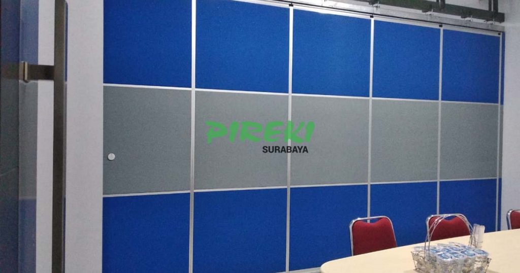 Pintu Sekat Ruang Meeting Kantor Hotel